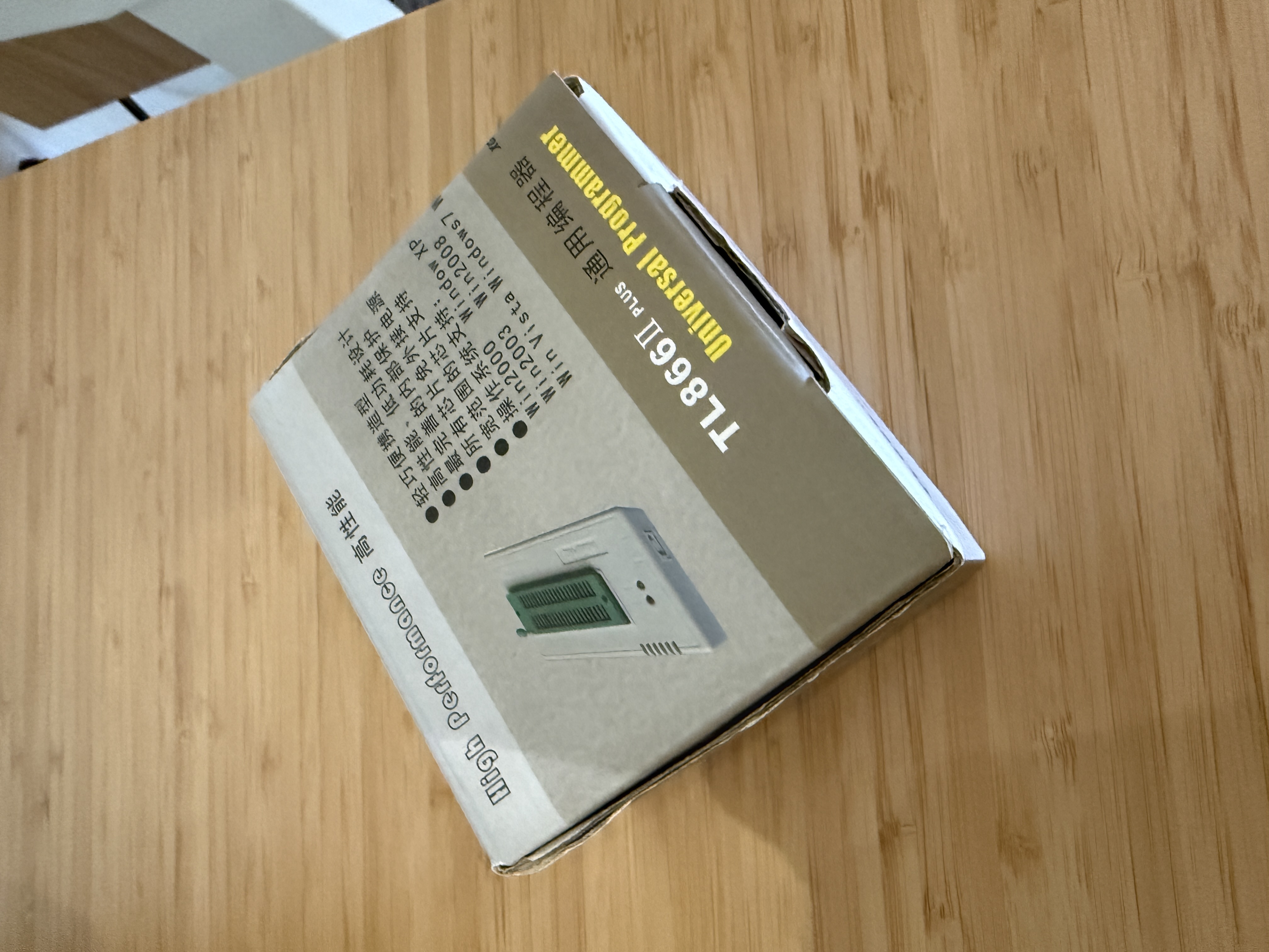 MiniPRO TL866II Plus box